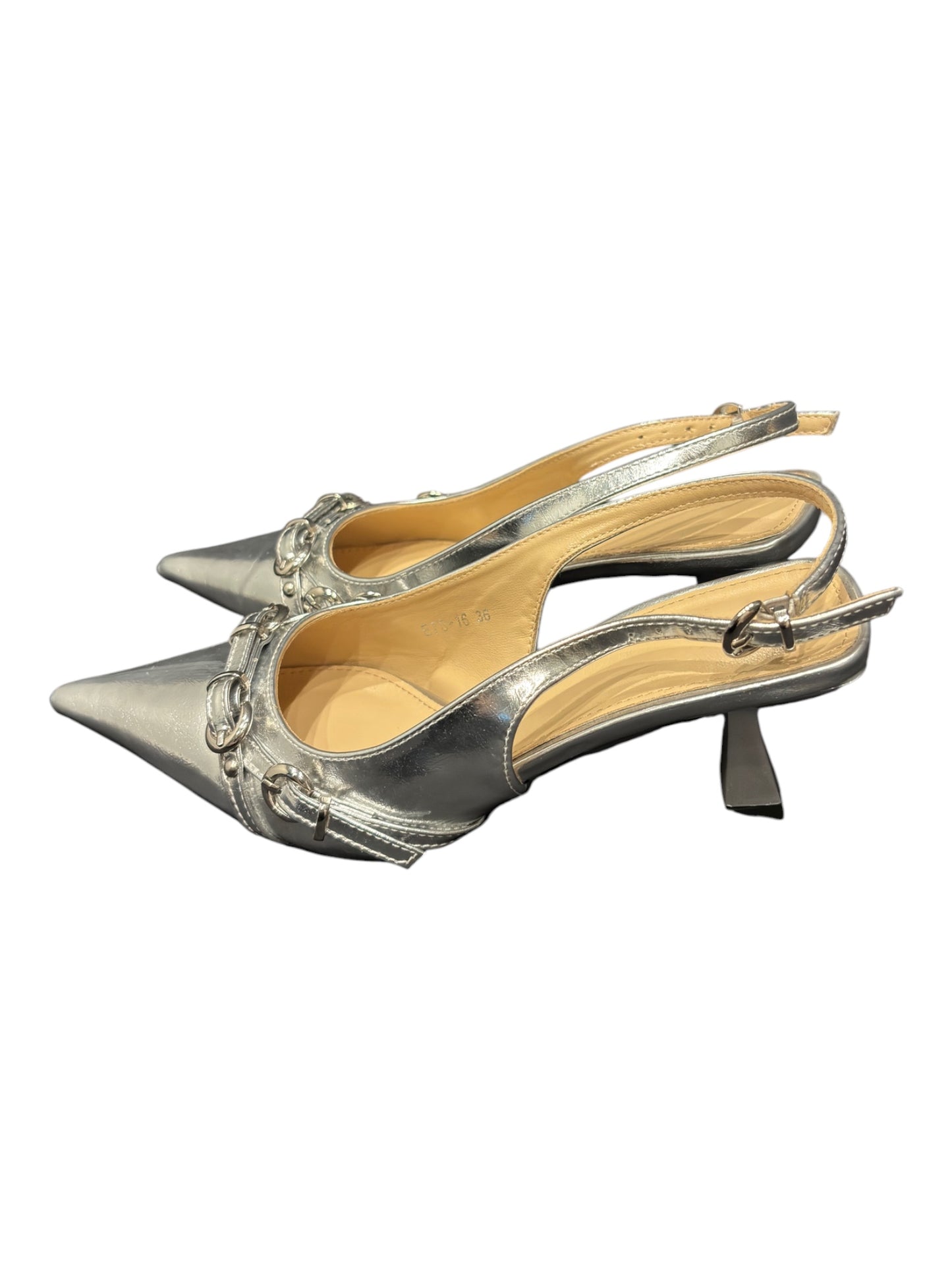 25-K63 strap pumps A683