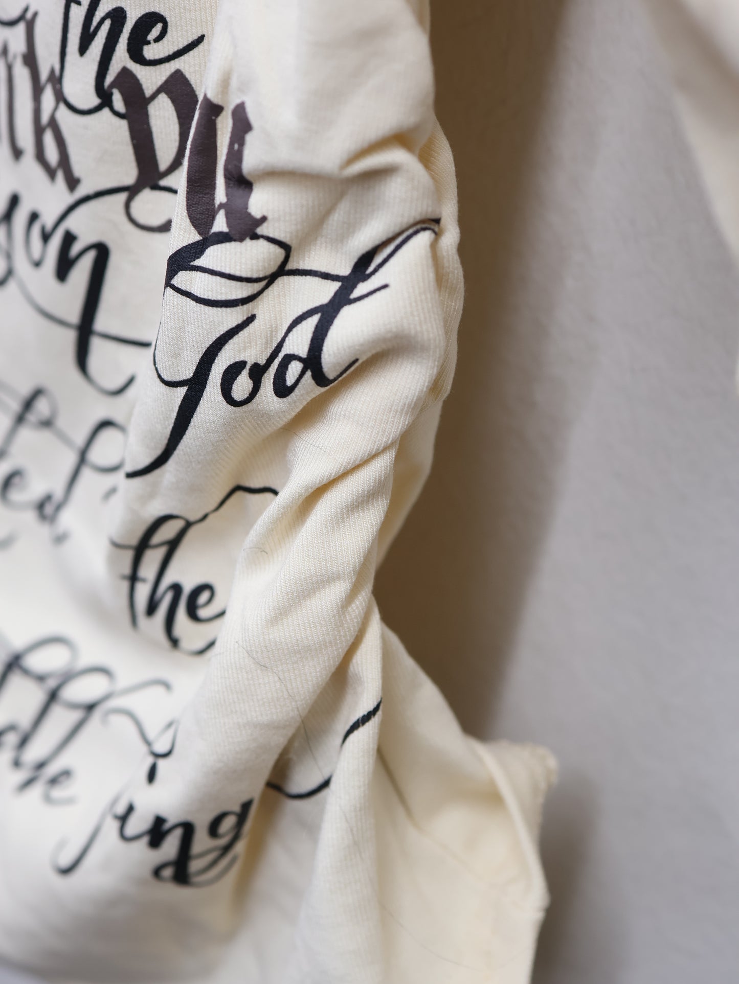 25-906 Dark Script L/S A437