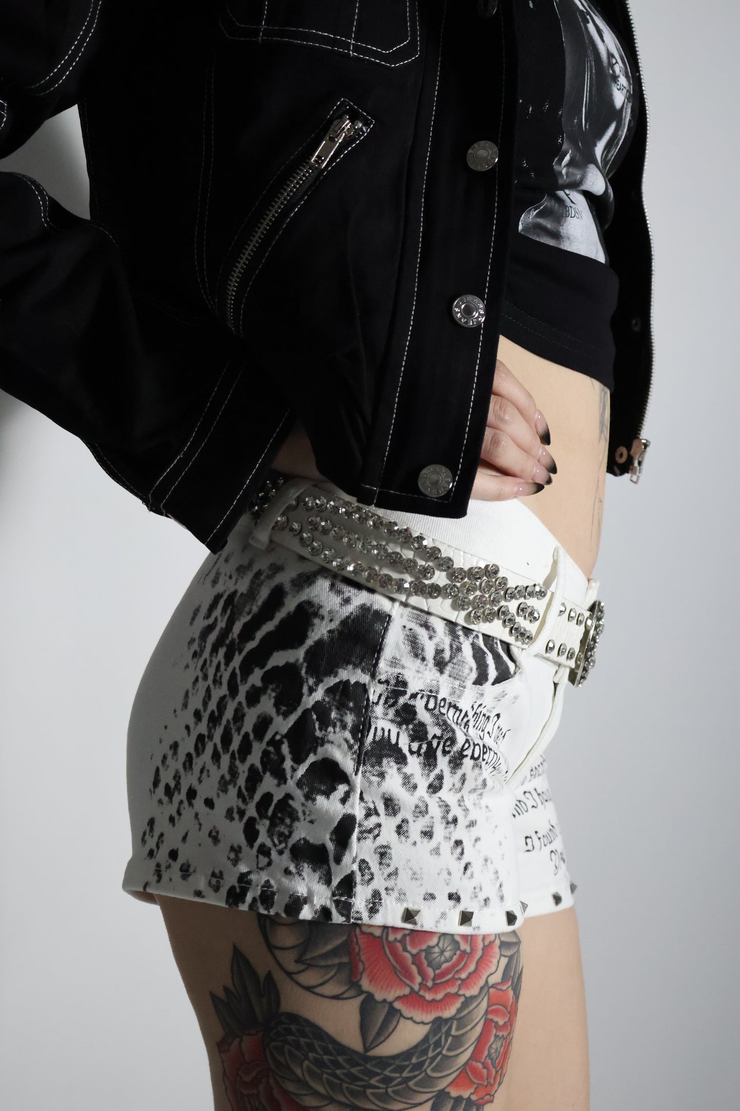 25-871 Snake Shorts A352