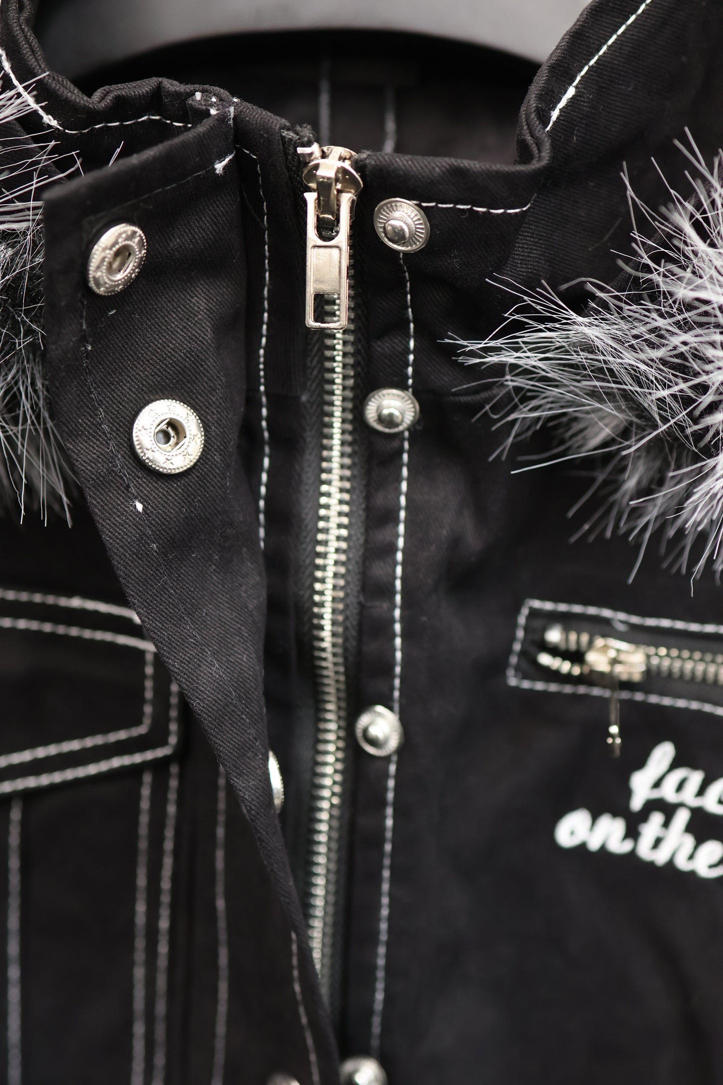 25-943 Frost Hood  A341