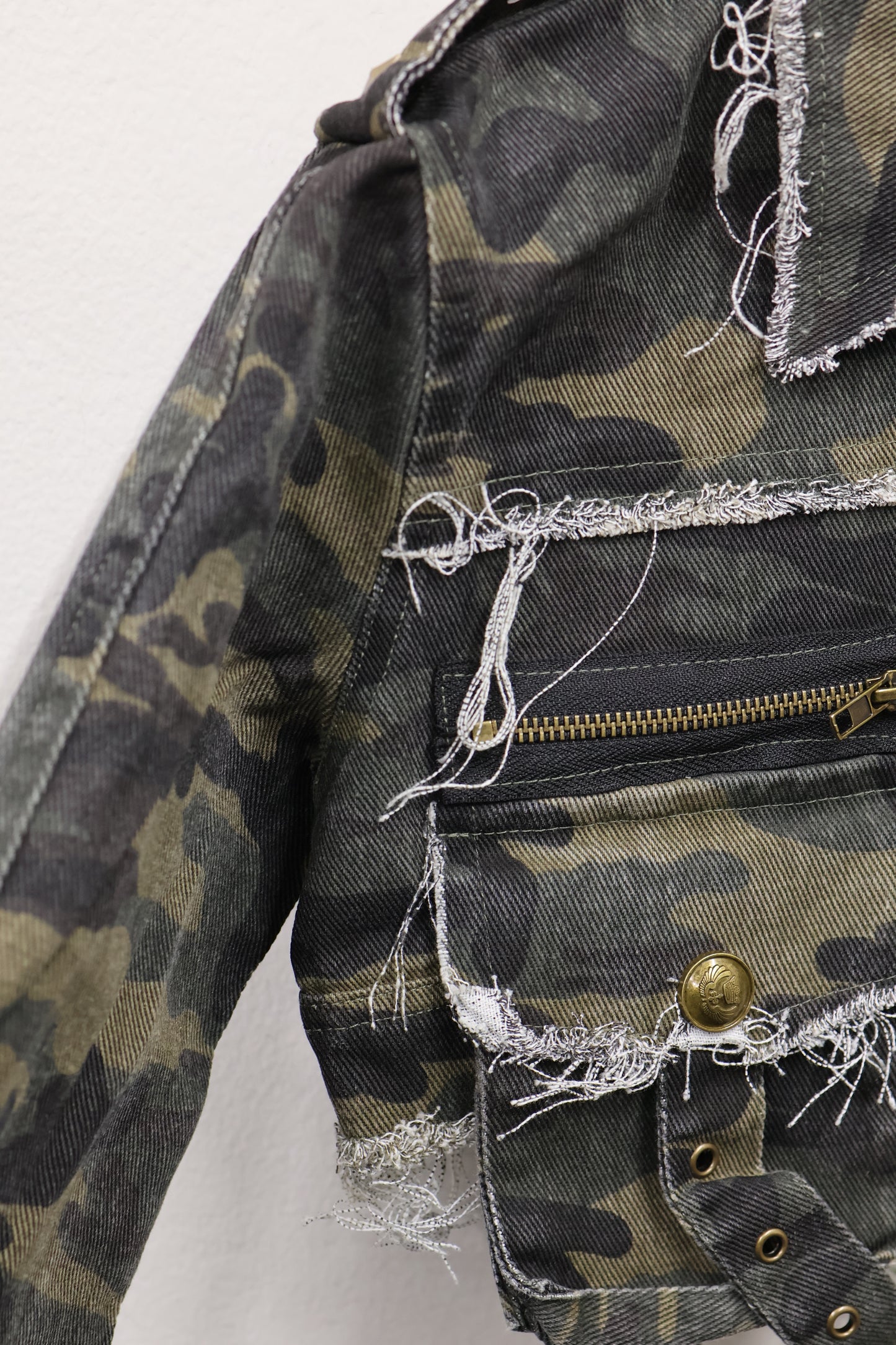 25-931 Camo Cut Jacket  A347