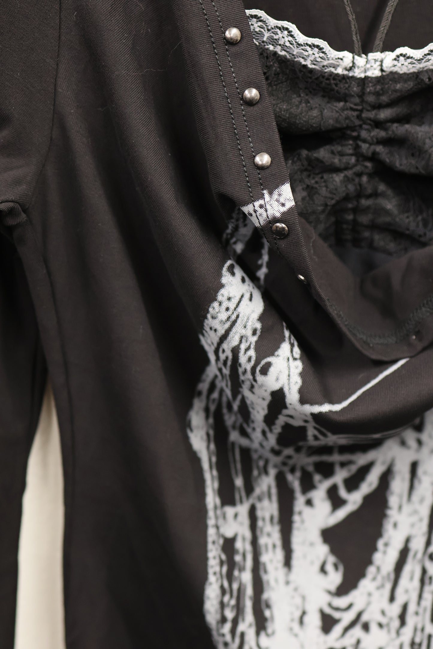 25-942 Chain Cross L/S A345