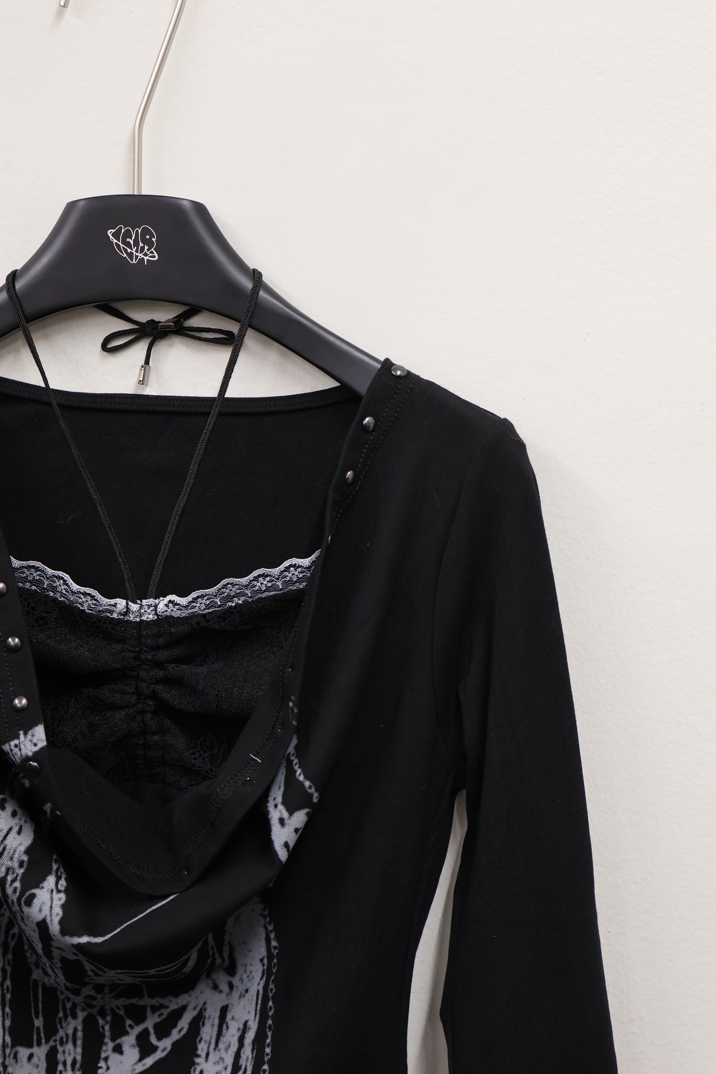 25-942 Chain Cross L/S A345