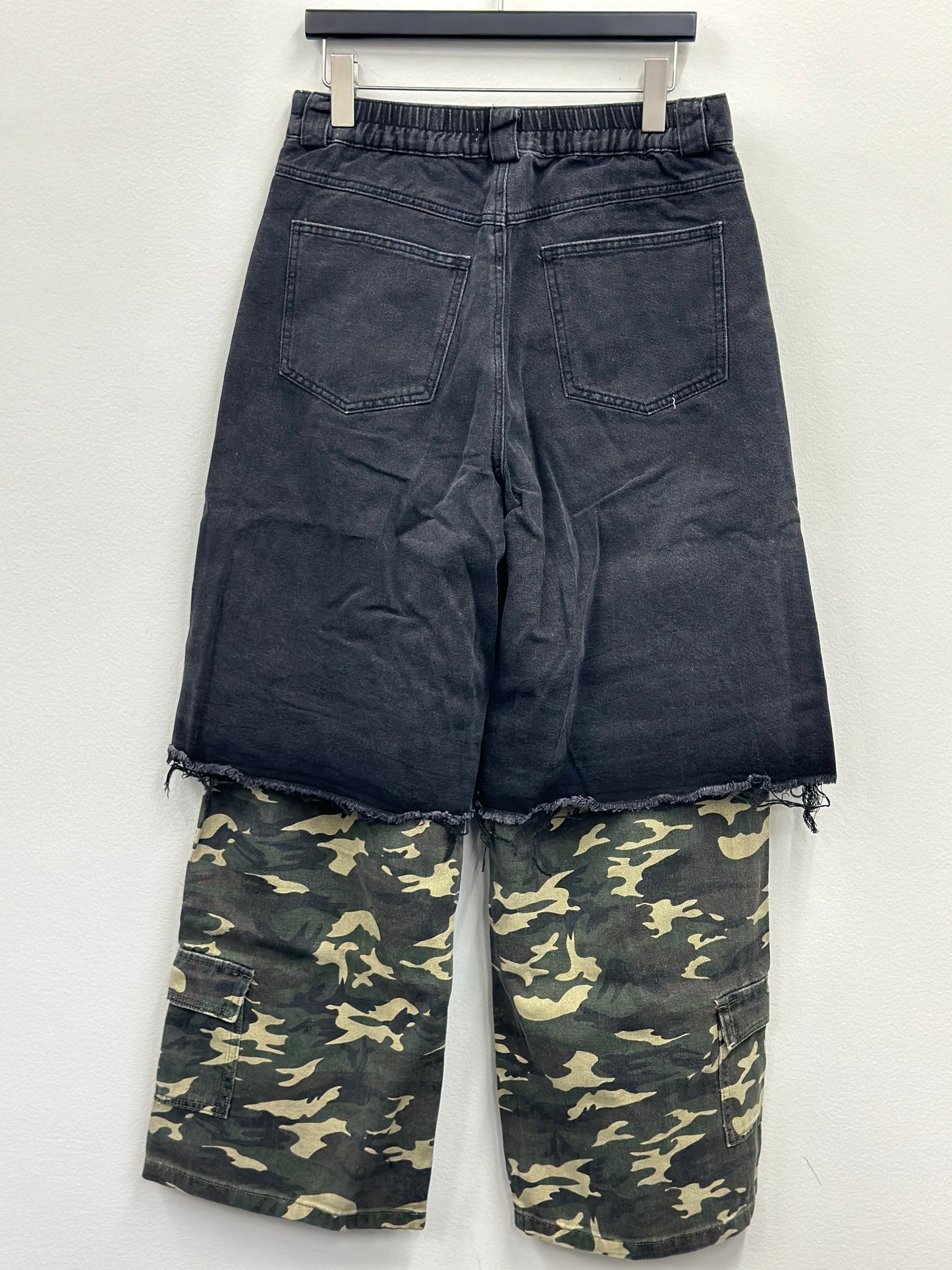 switching pants A254