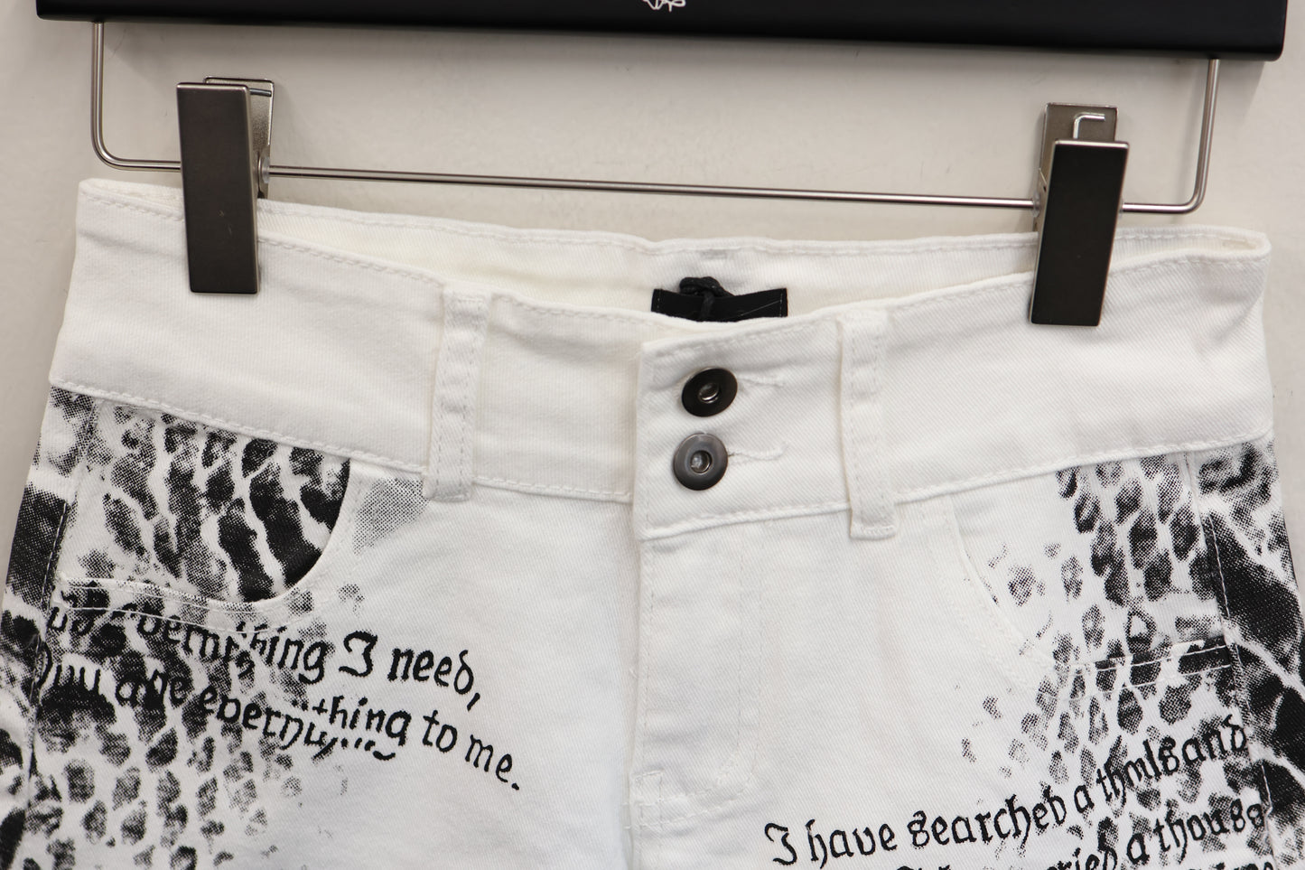 25-871 Snake Shorts A352