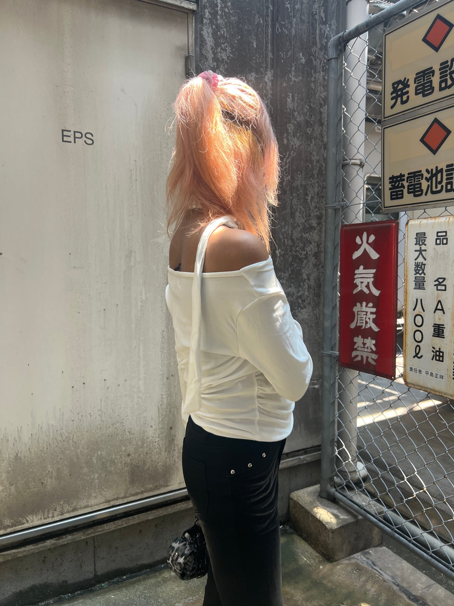 Logo Ribbon off-shoulder Top A299