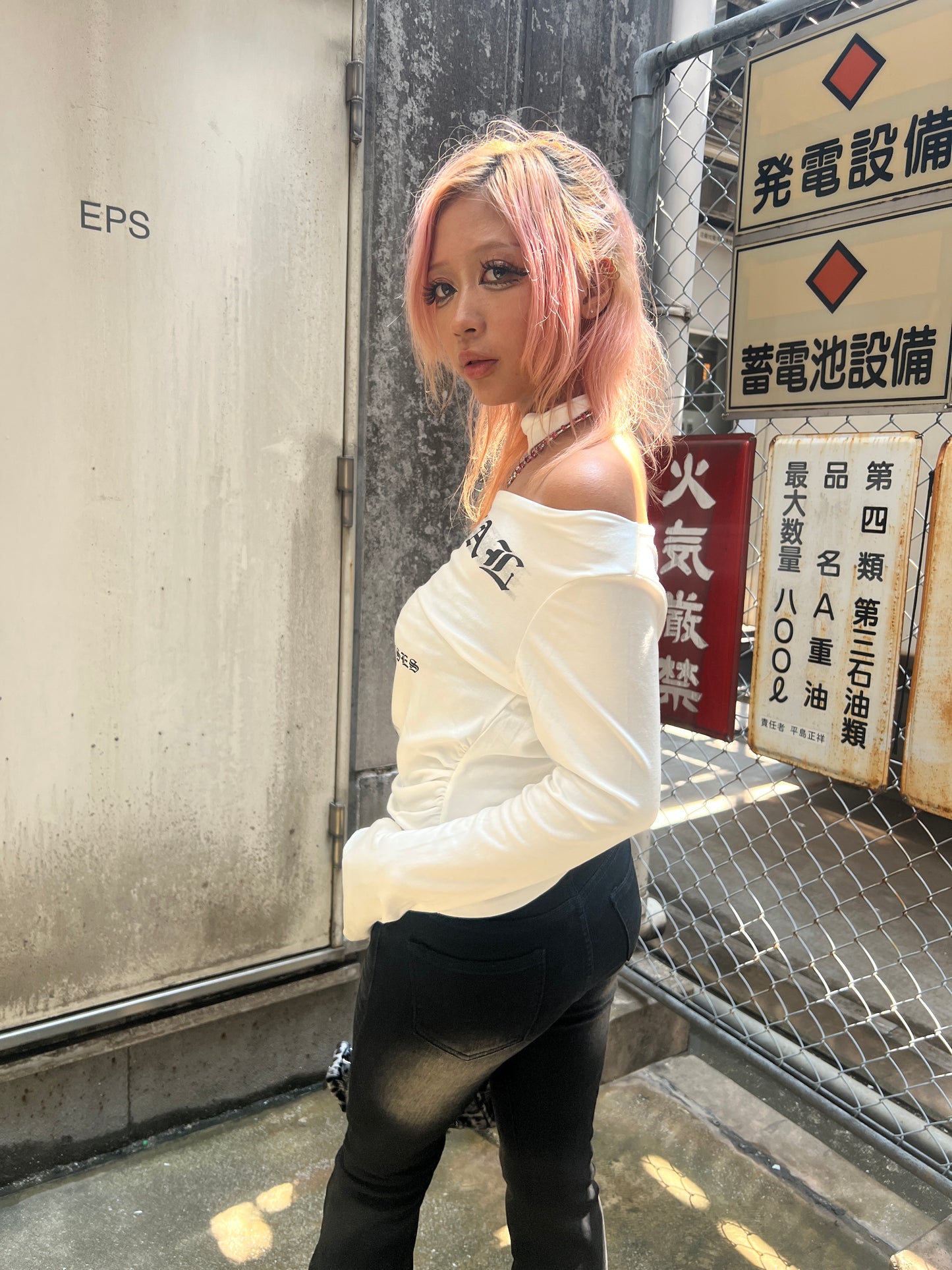 Logo Ribbon off-shoulder Top A299