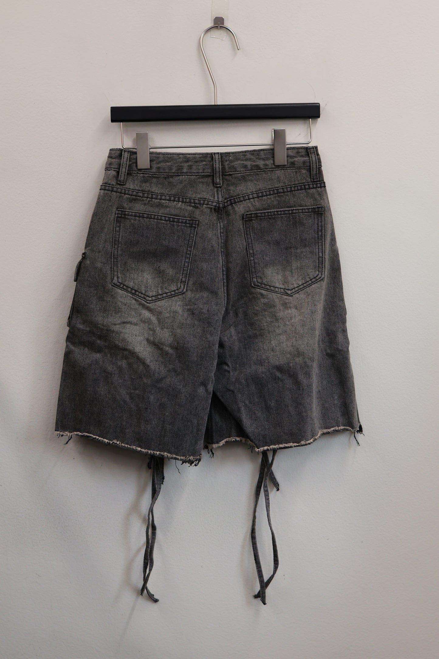 Drooping shorts A405