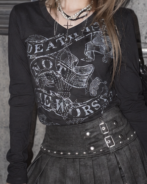 Gothic Graphic Top A677