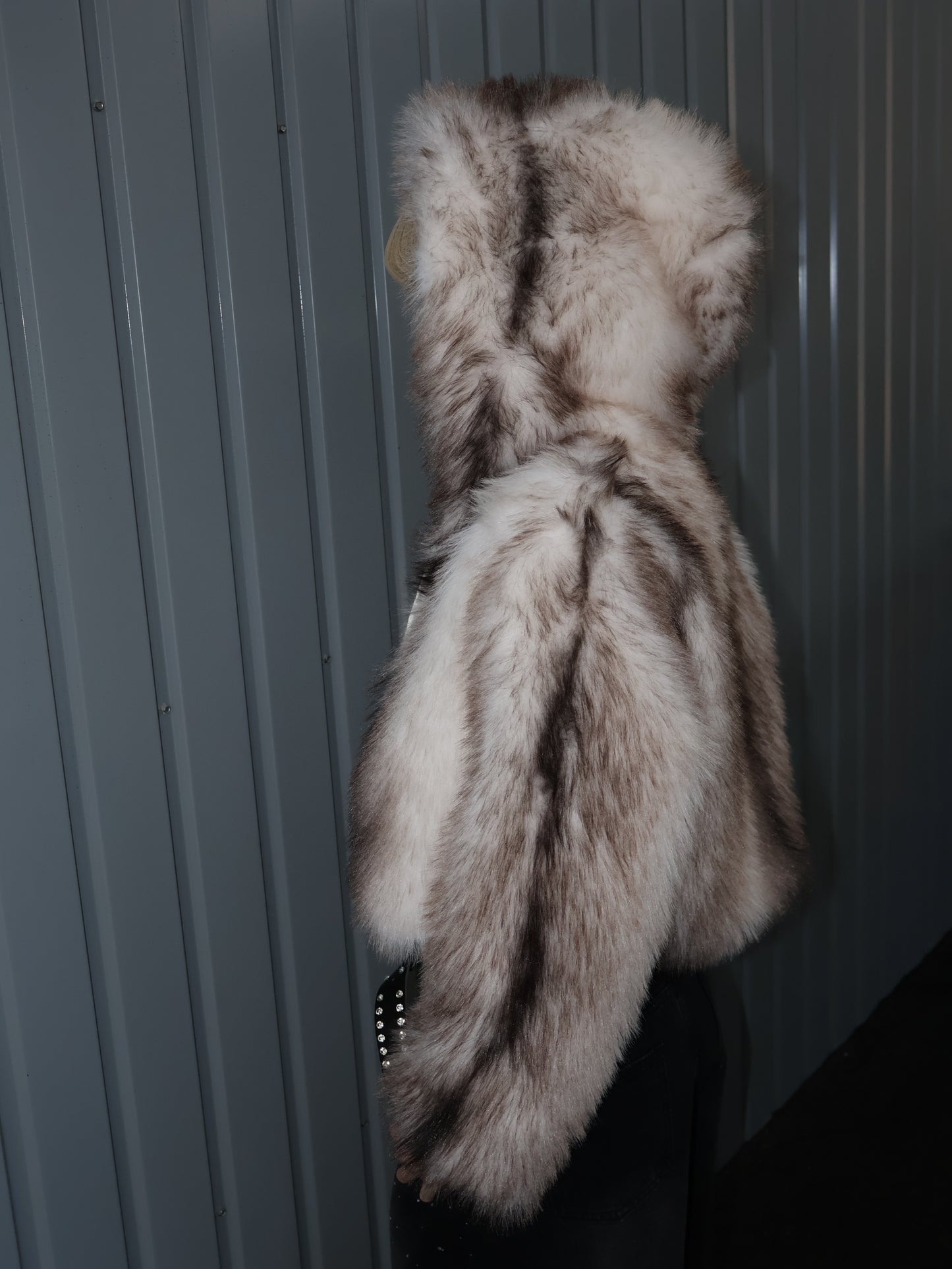 Pale Fur Hood A457