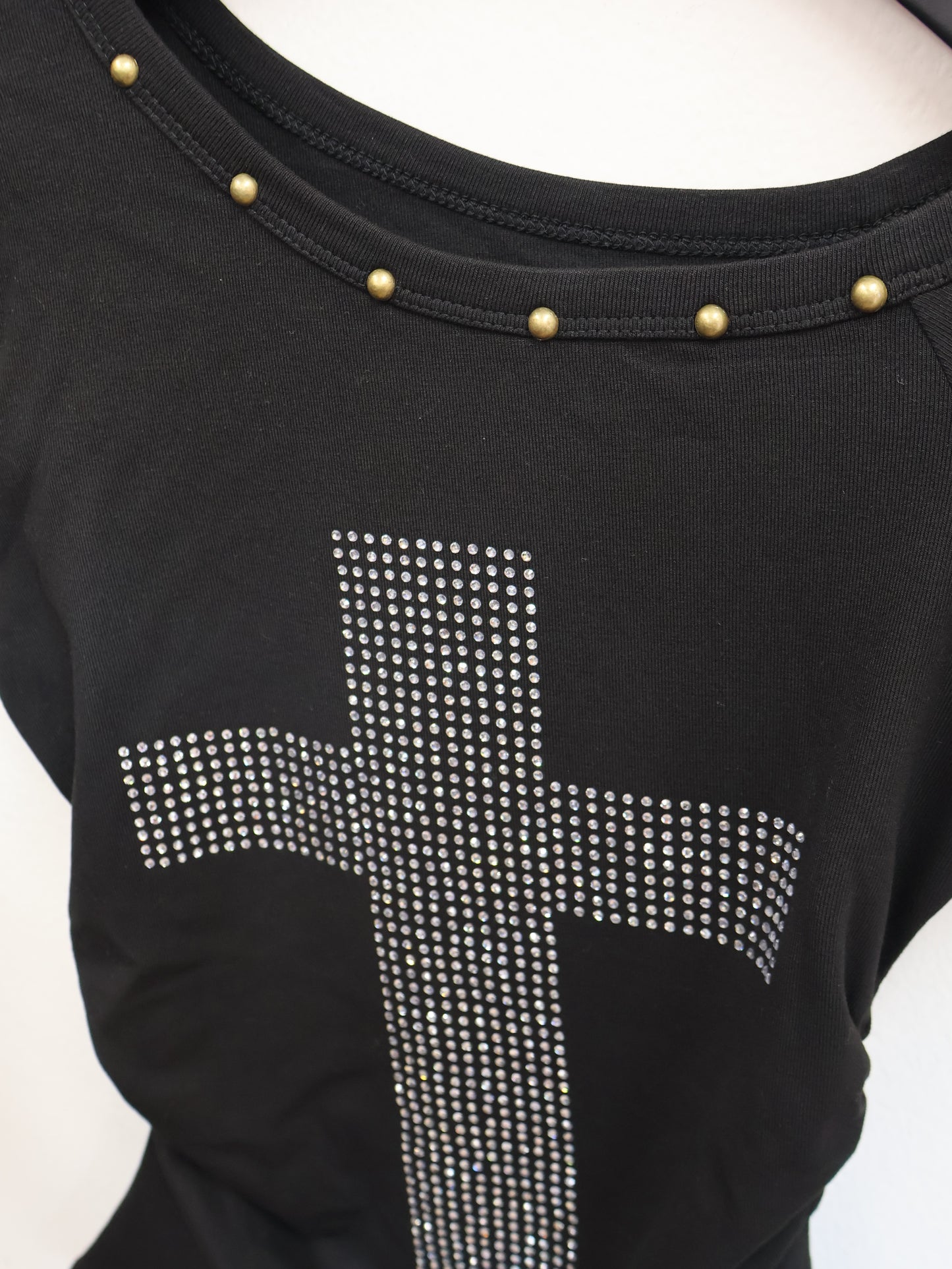 Stud Cross Tee A510