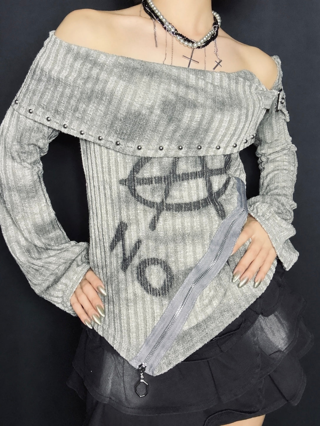 Graffiti Stud Top A673