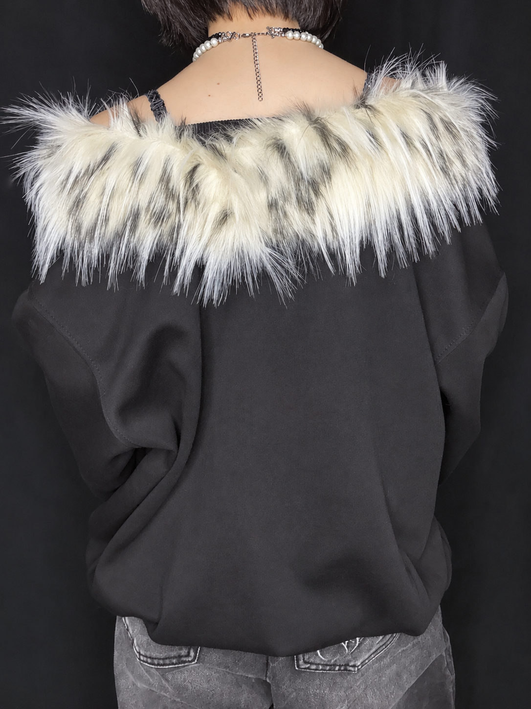 25-905 Holy Fur sweat A429