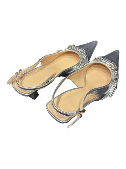 25-K63 strap pumps  A683