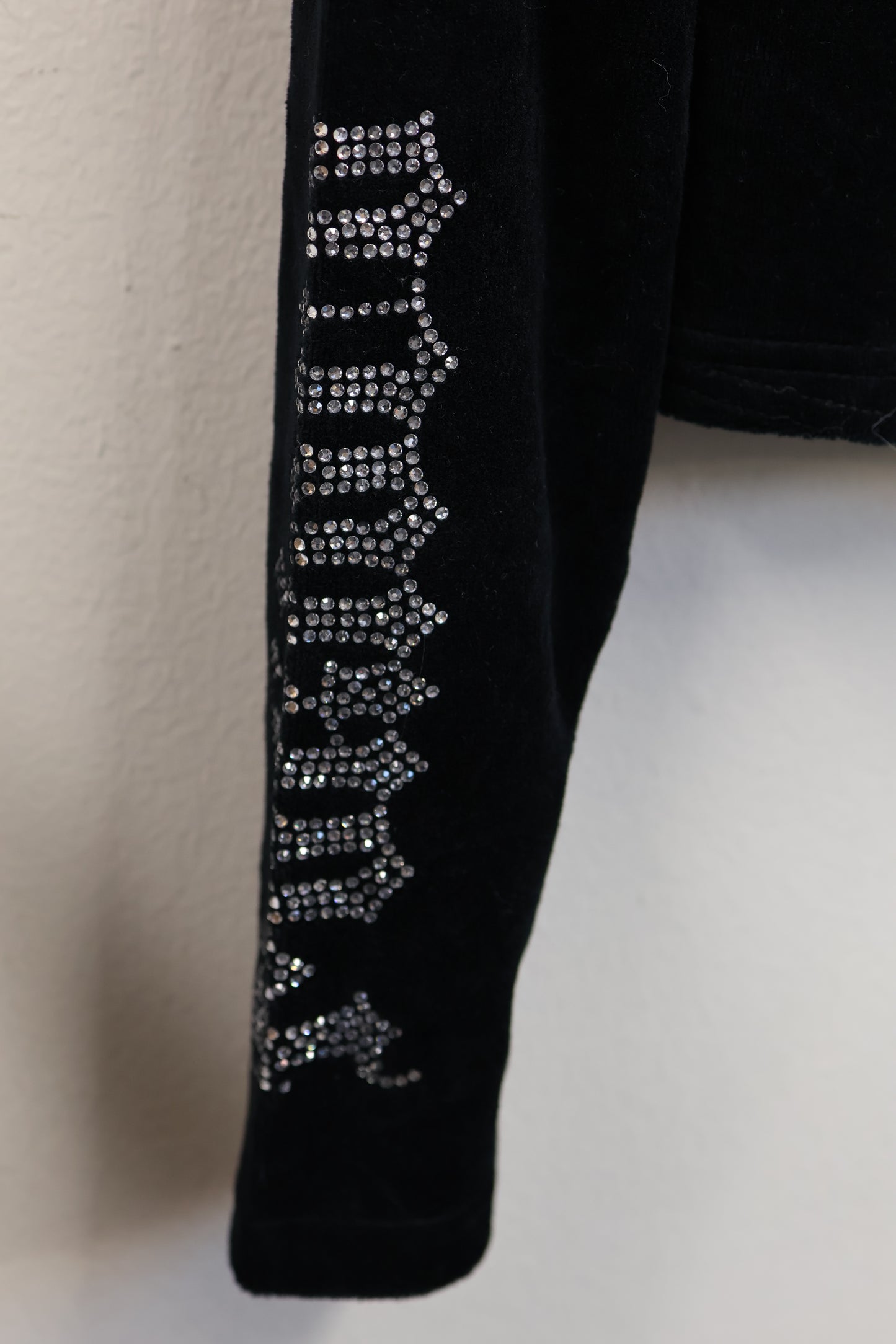 25-924 Velvet Cross Hoodie A428