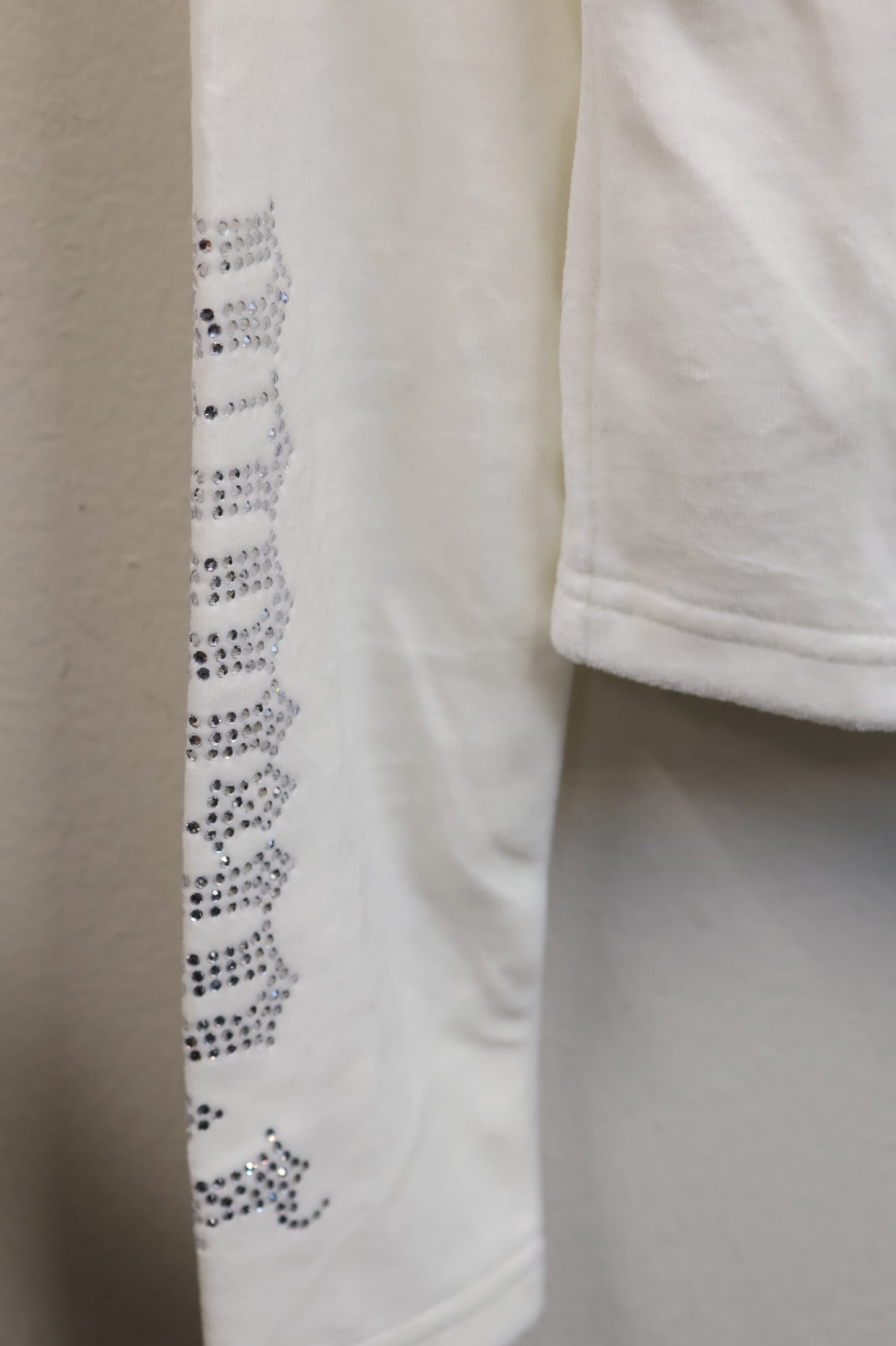 25-924 Velvet Cross Hoodie A428