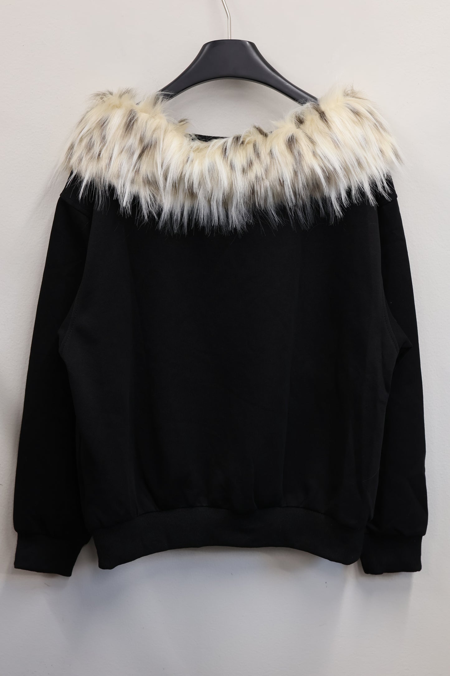 25-905 Holy Fur sweat A429