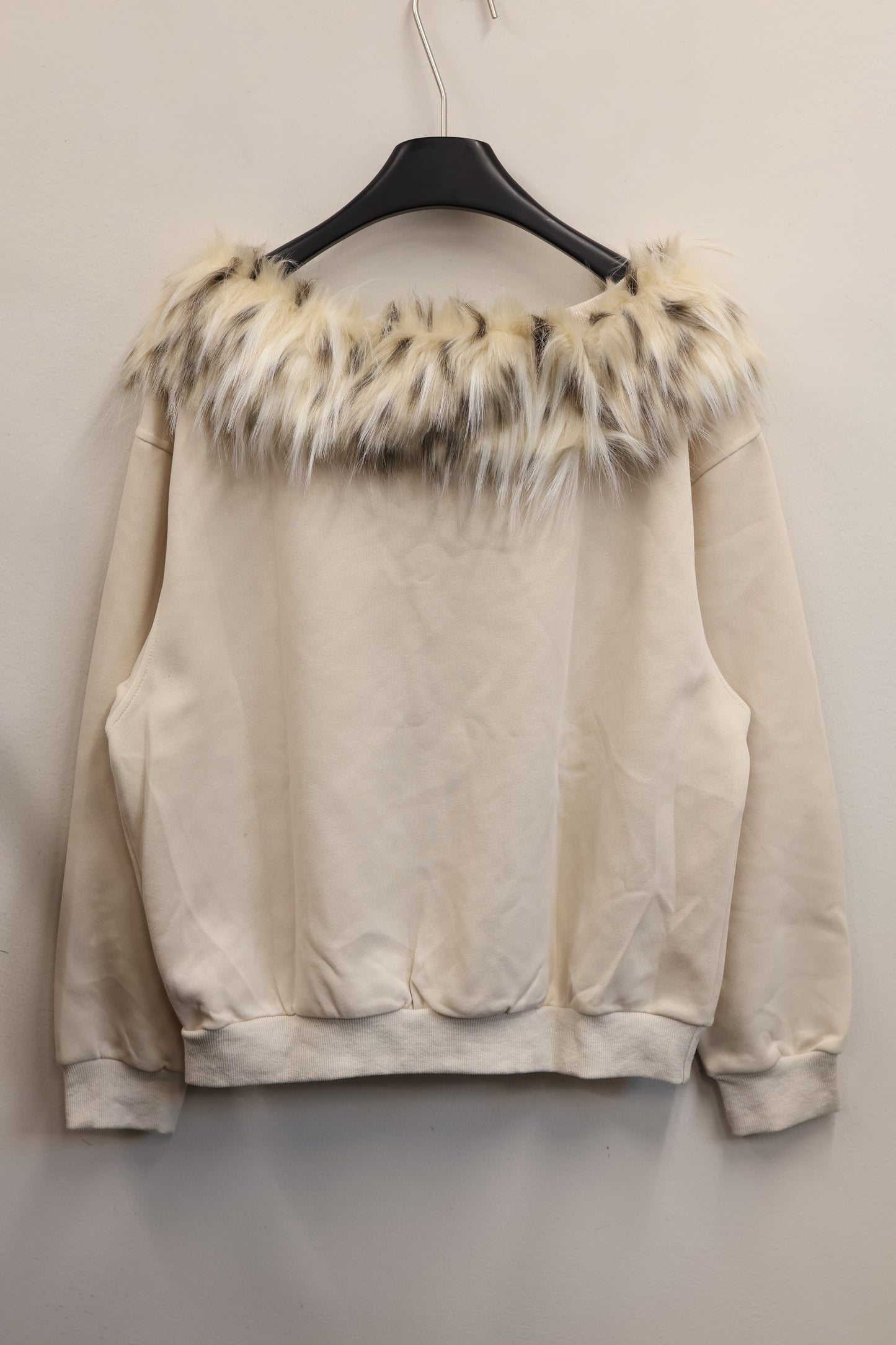 25-905 Holy Fur sweat A429