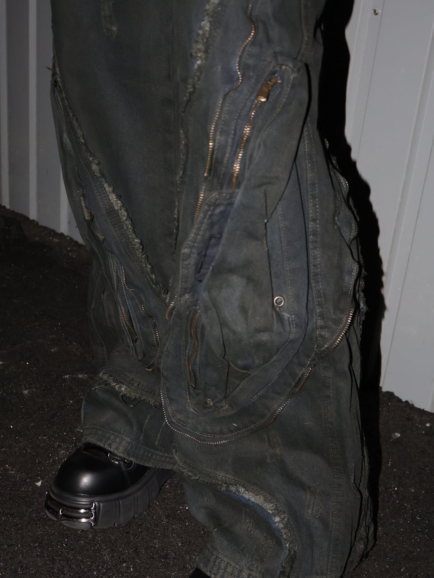 metal zip flare denim　A436