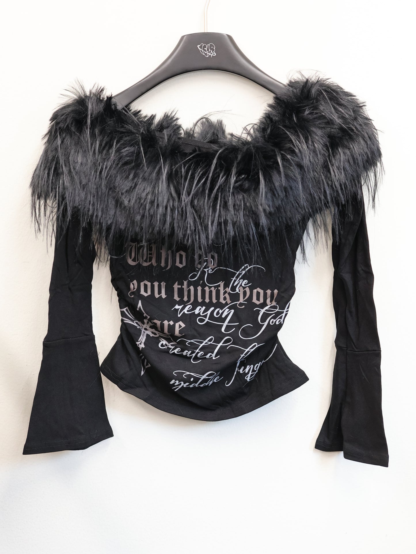 25-906 Dark Script L/S A437