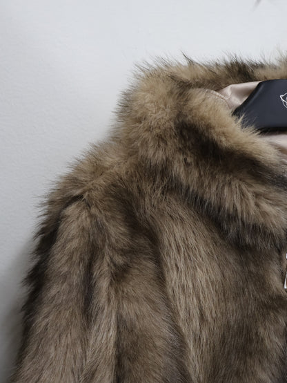 Pale Fur Hood A457