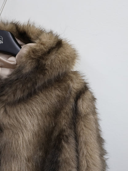 Pale Fur Hood A457