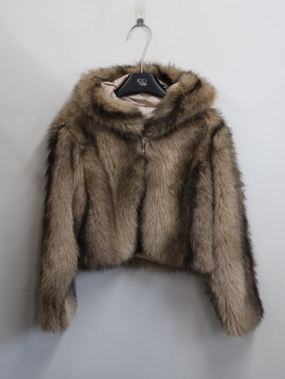 Pale Fur Hood A457