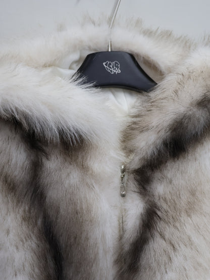 Pale Fur Hood A457