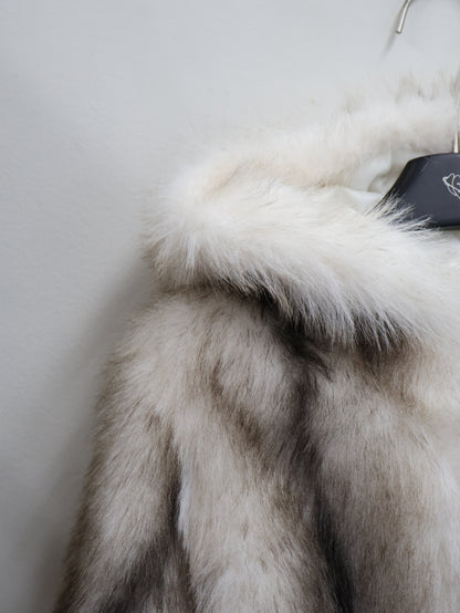 Pale Fur Hood A457