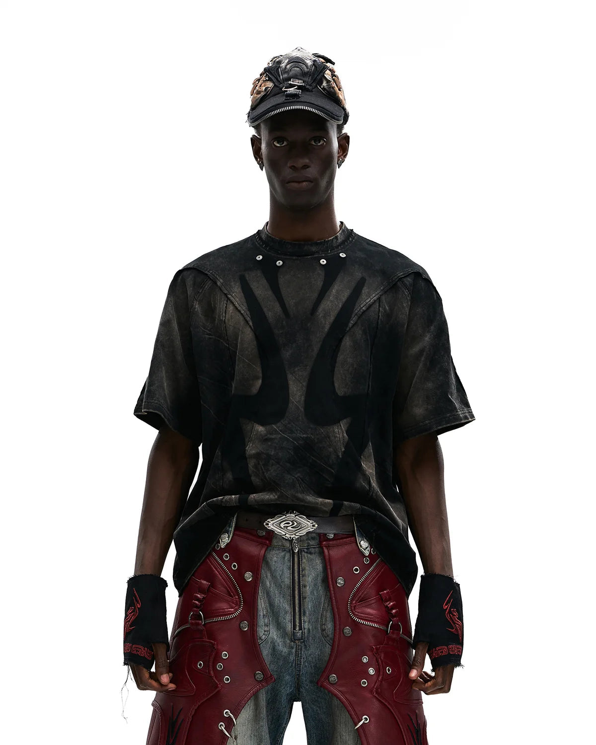 PERSONSOUL STRUCTURED MYTHICAL BEAST TOTEM DISTRESSED T-SHIRT