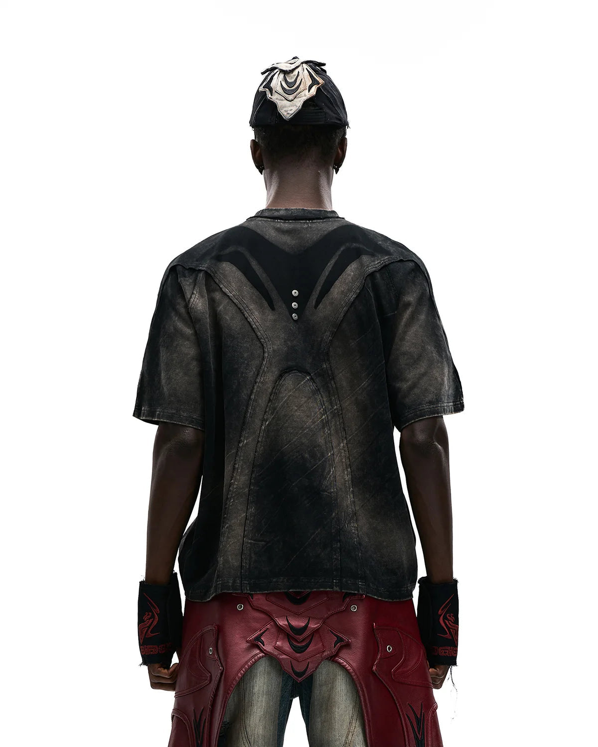 PERSONSOUL STRUCTURED MYTHICAL BEAST TOTEM DISTRESSED T-SHIRT