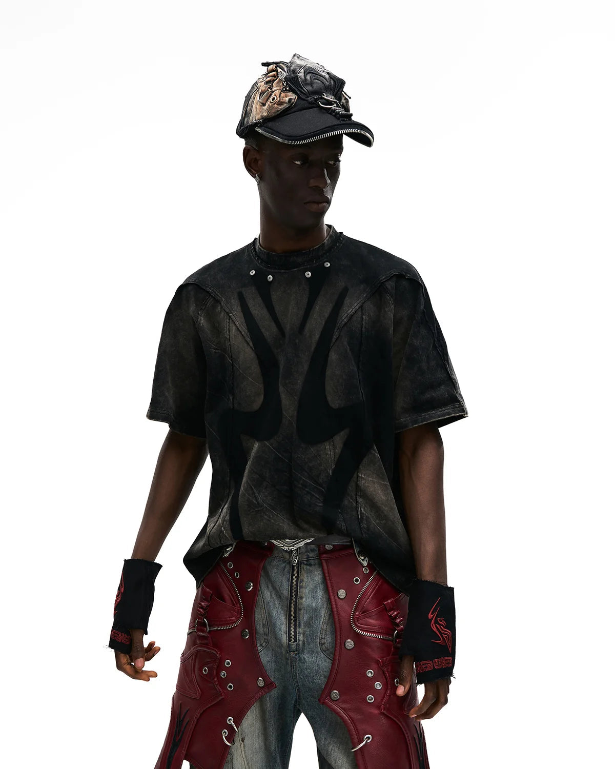 PERSONSOUL STRUCTURED MYTHICAL BEAST TOTEM DISTRESSED T-SHIRT