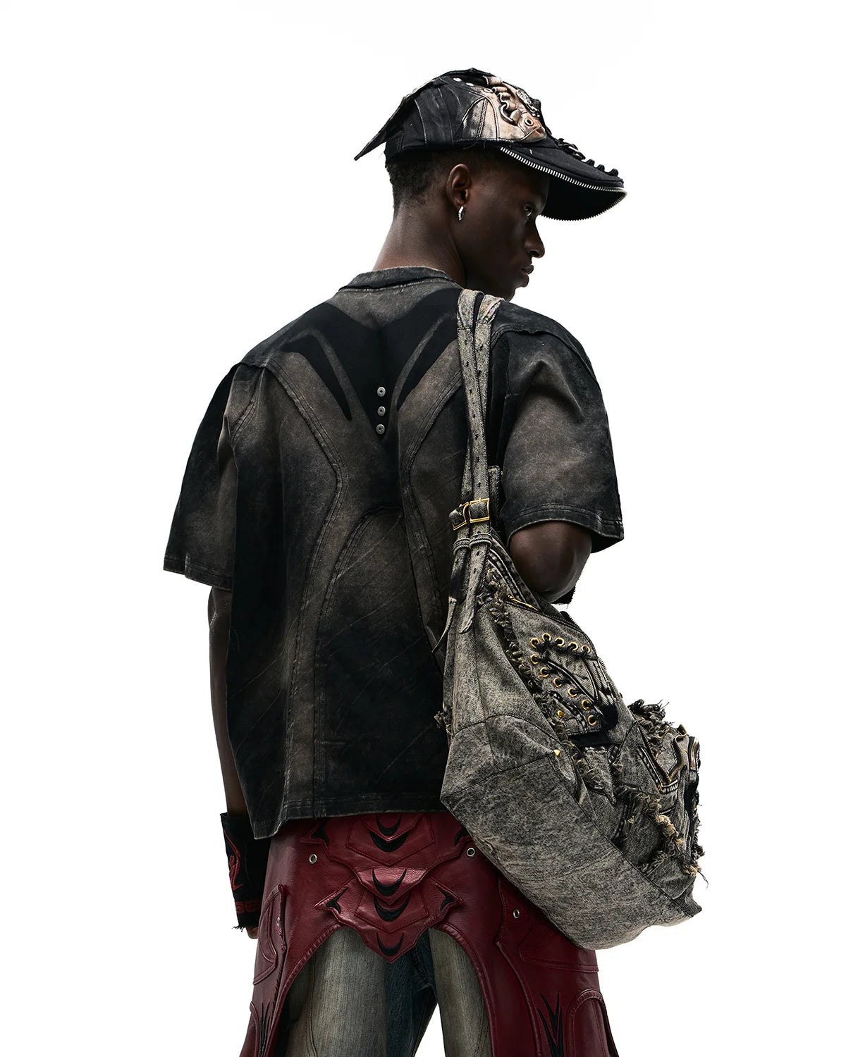 PERSONSOUL STRUCTURED MYTHICAL BEAST TOTEM DISTRESSED T-SHIRT