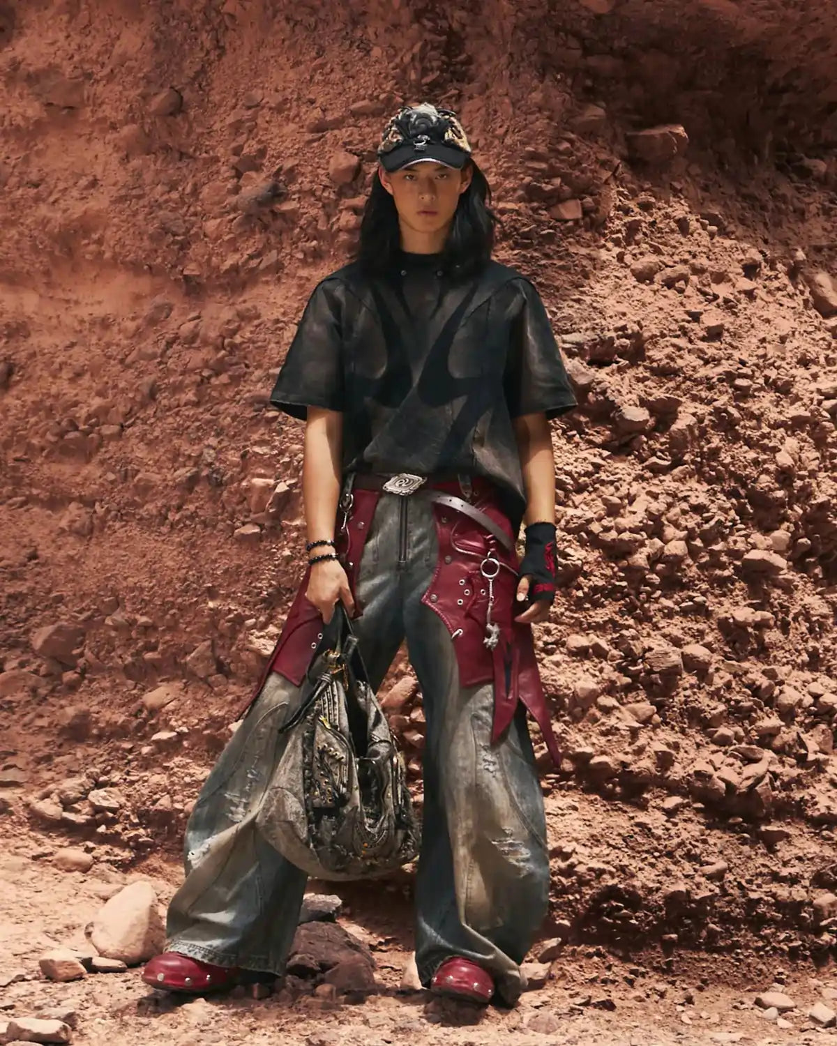 PERSONSOUL STRUCTURED MYTHICAL BEAST TOTEM DISTRESSED T-SHIRT