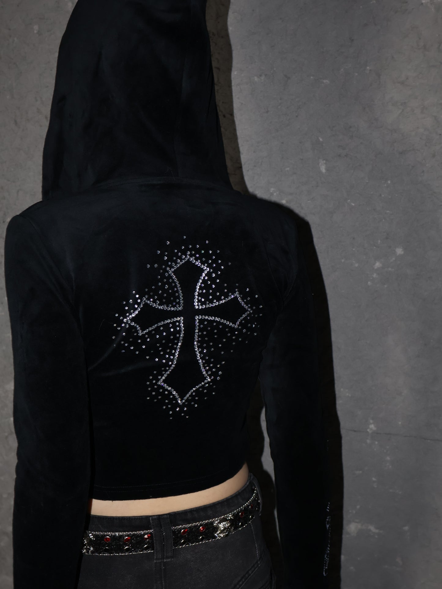 25-924 Velvet Cross Hoodie A428