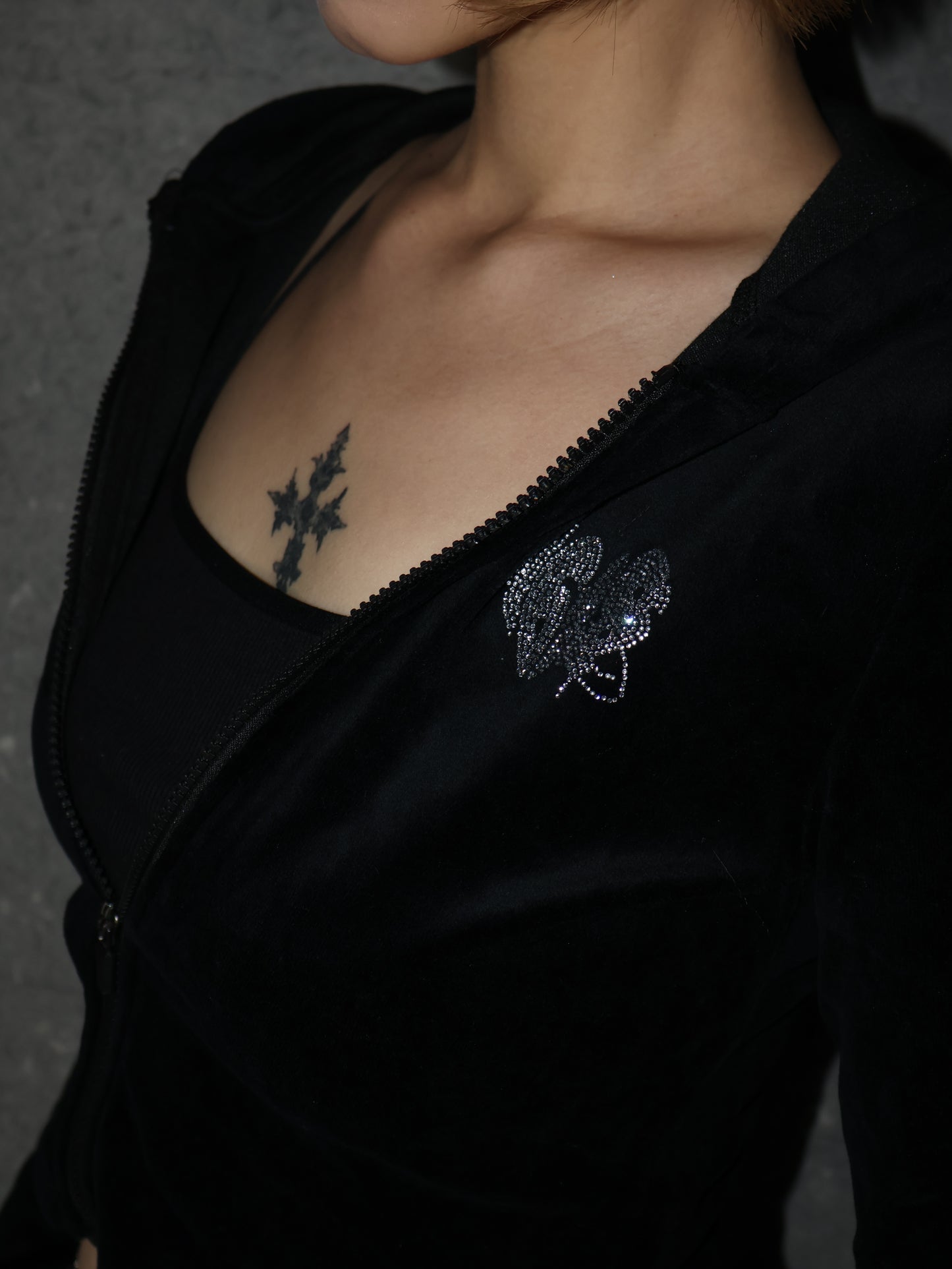 25-924 Velvet Cross Hoodie A428