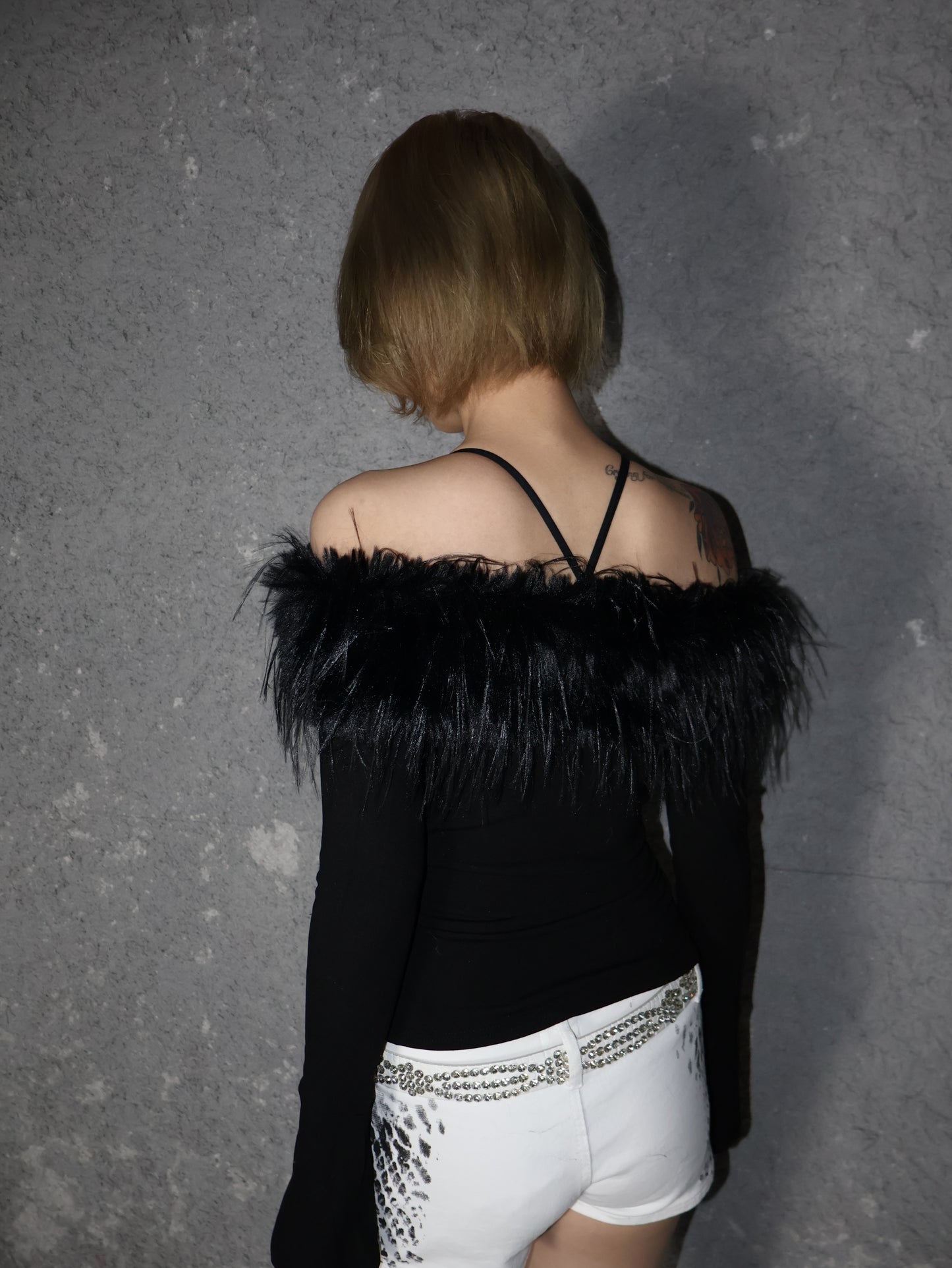 25-906 Dark Script L/S A437