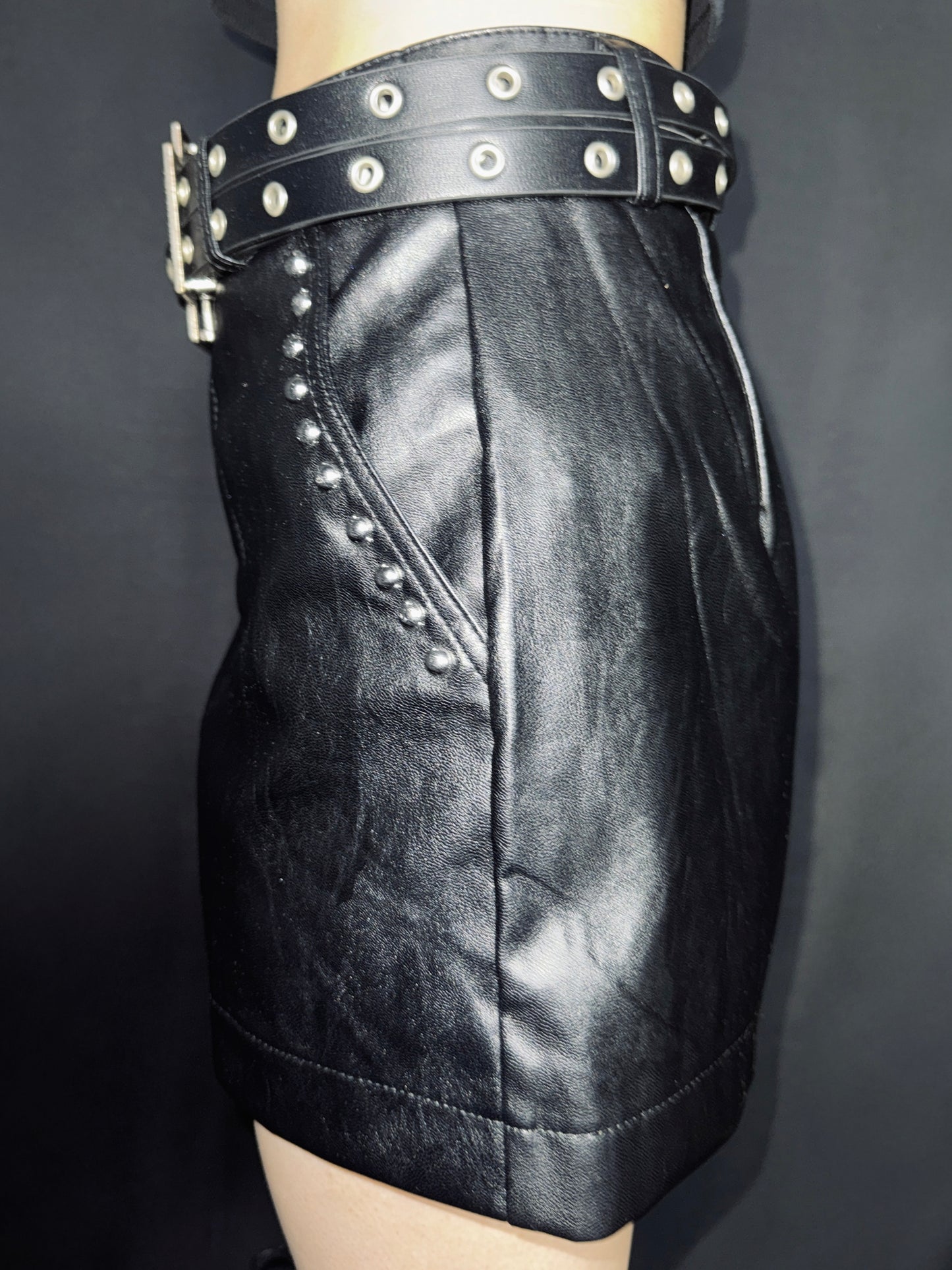 Studs Leather Shorts A413
