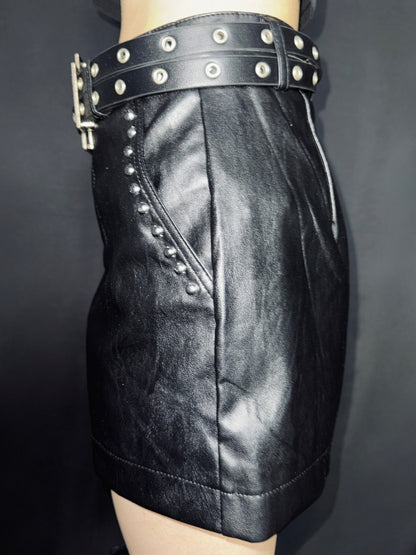 Studs Leather Shorts A413