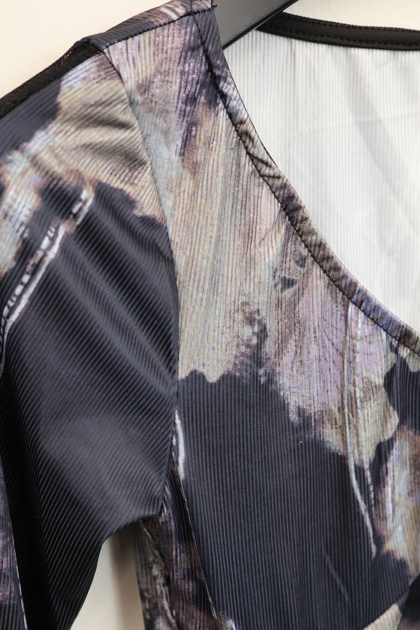 25-829 Sheer Lace Top A301