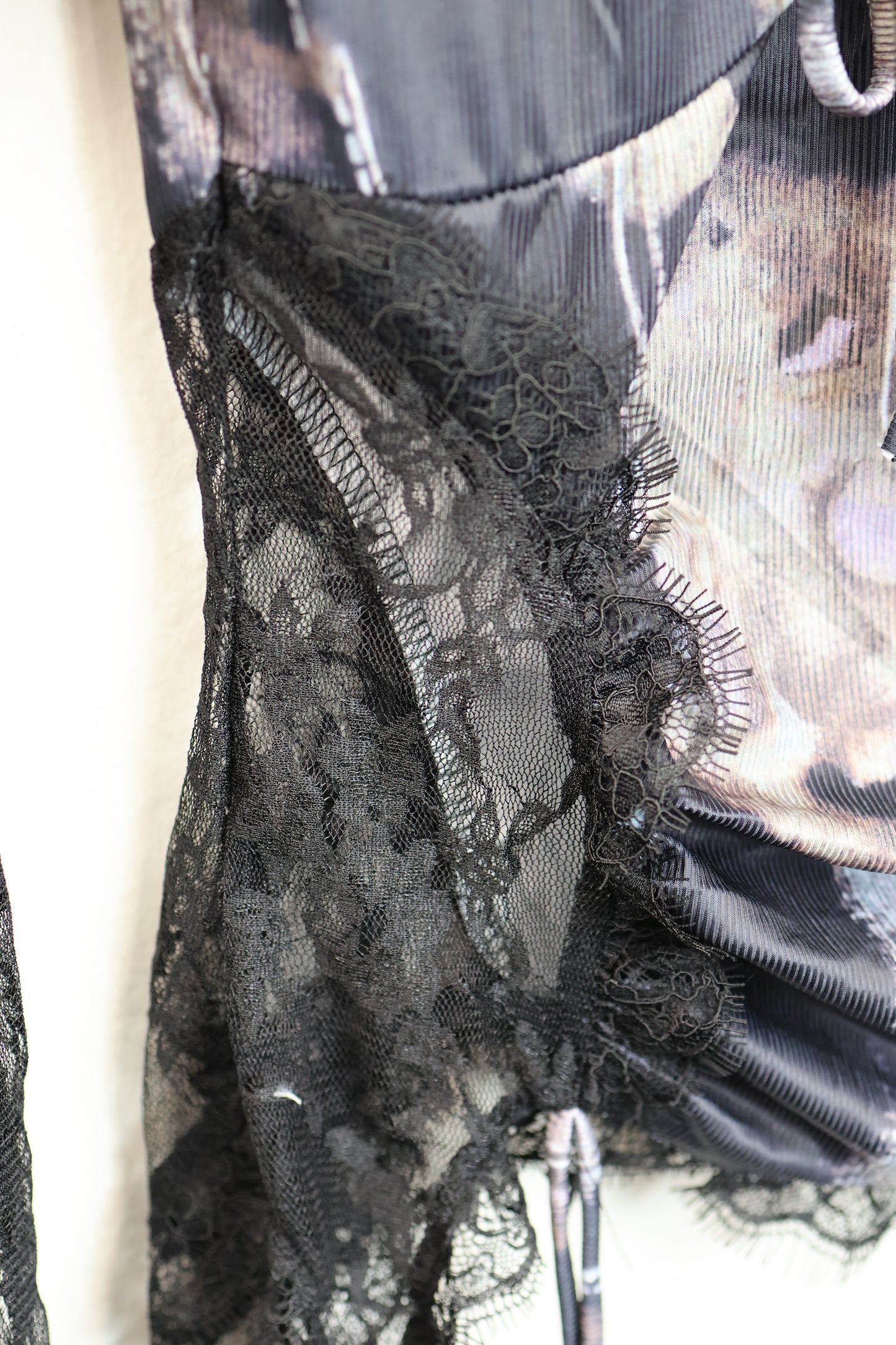 25-829 Sheer Lace Top A301