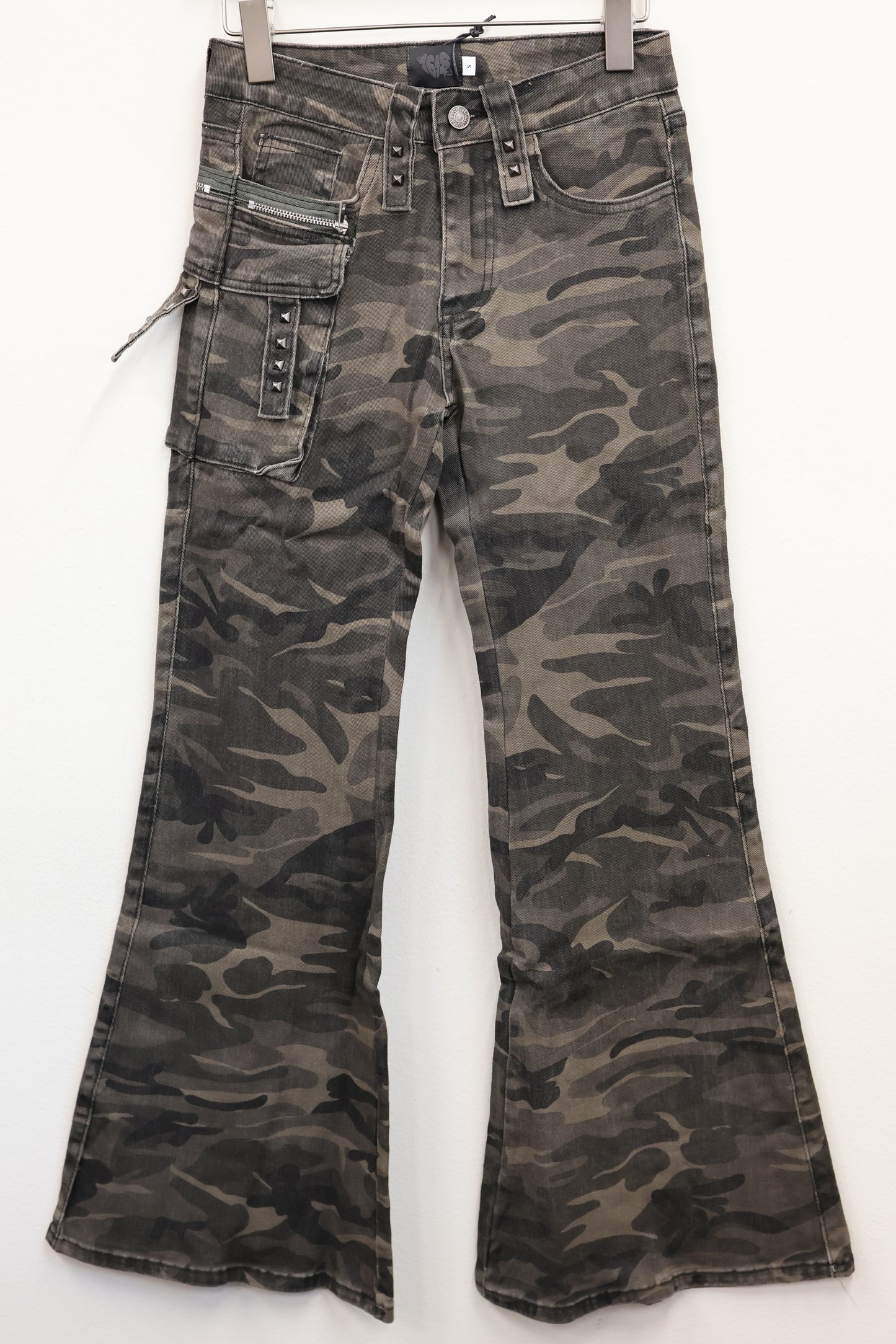 Ripped Camo Pants A326