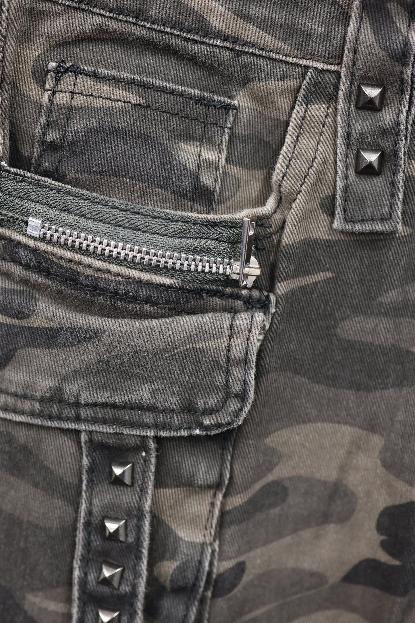 Ripped Camo Pants A326