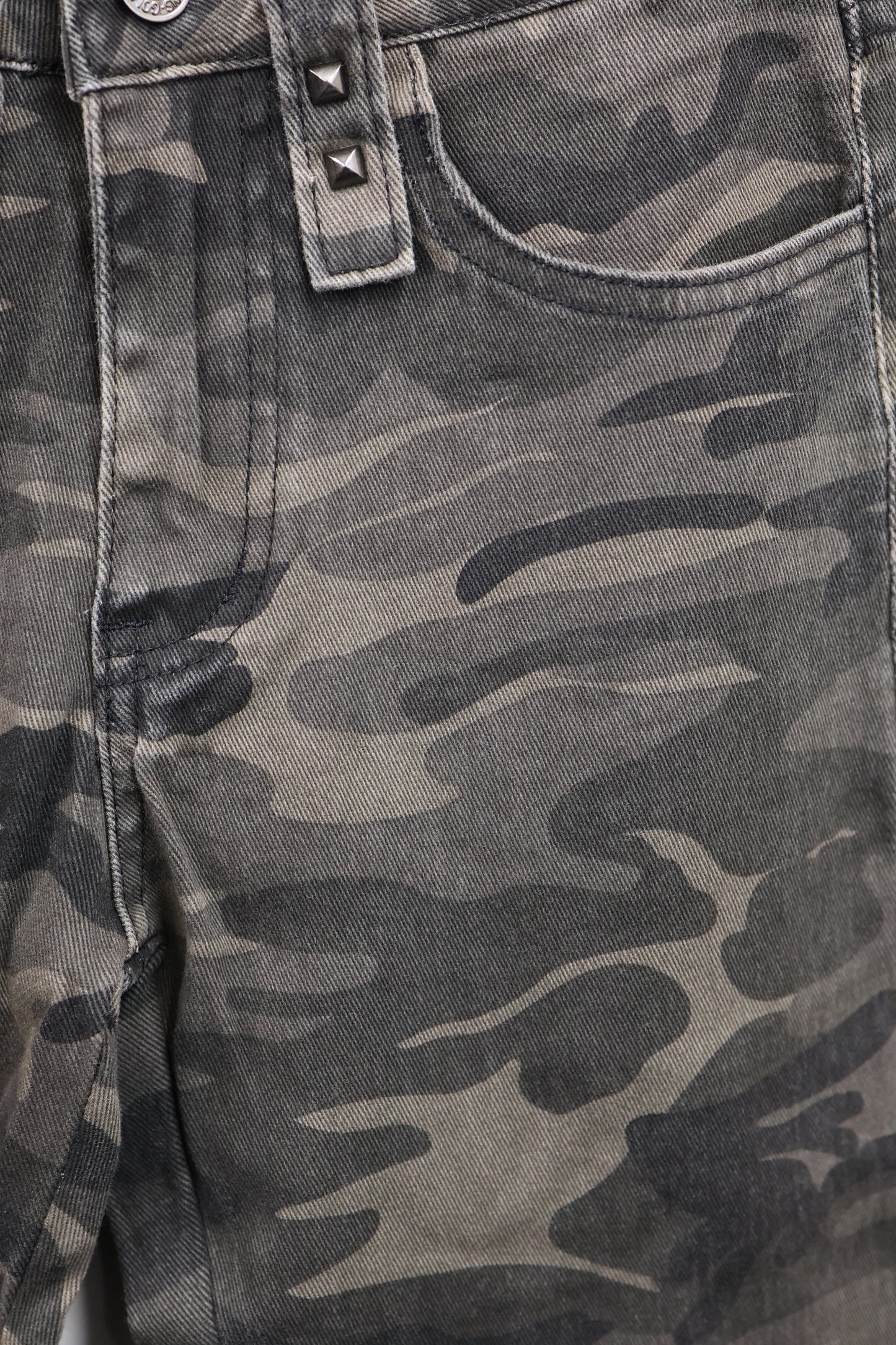 Ripped Camo Pants A326