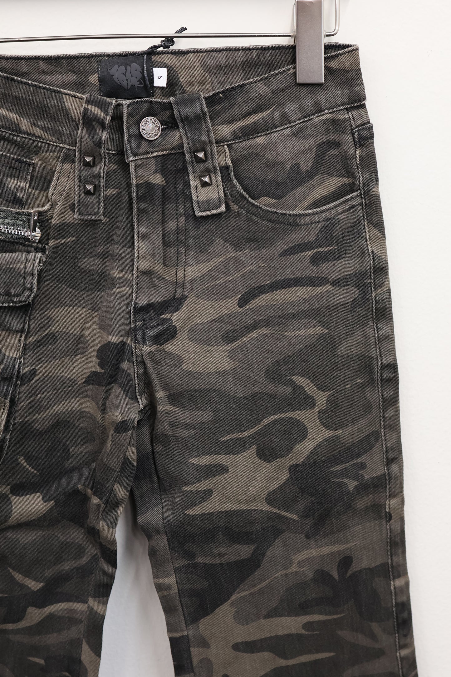 Ripped Camo Pants A326