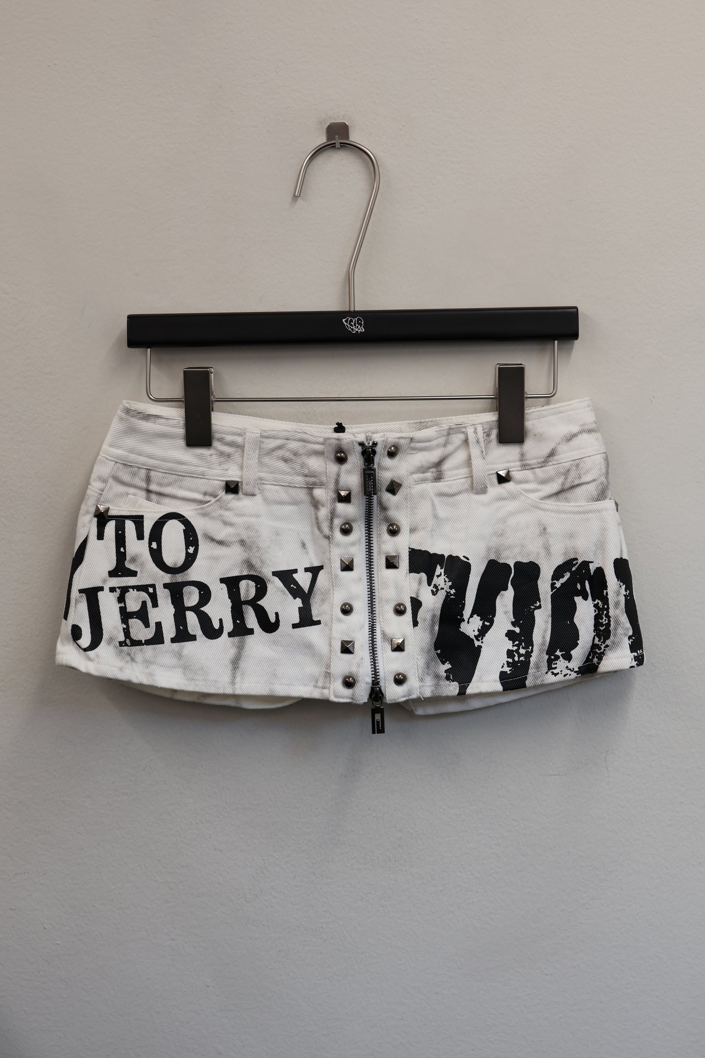 25-939 Rivet Logo Shorts A351