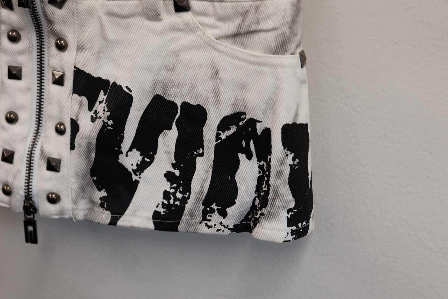 25-939 Rivet Logo Shorts A351