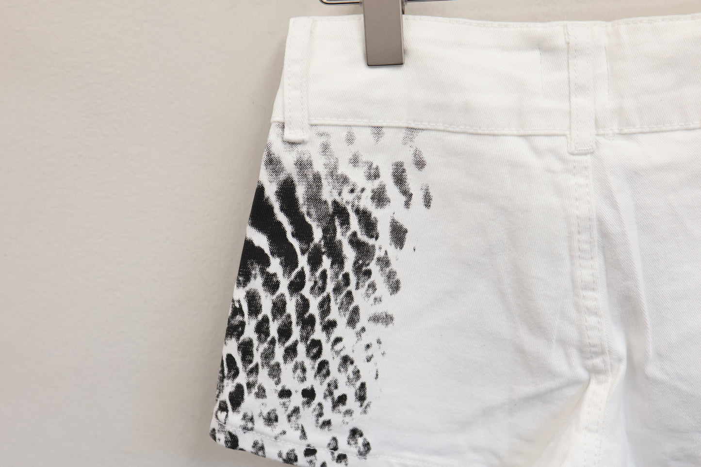 25-871 Snake  Shorts A352