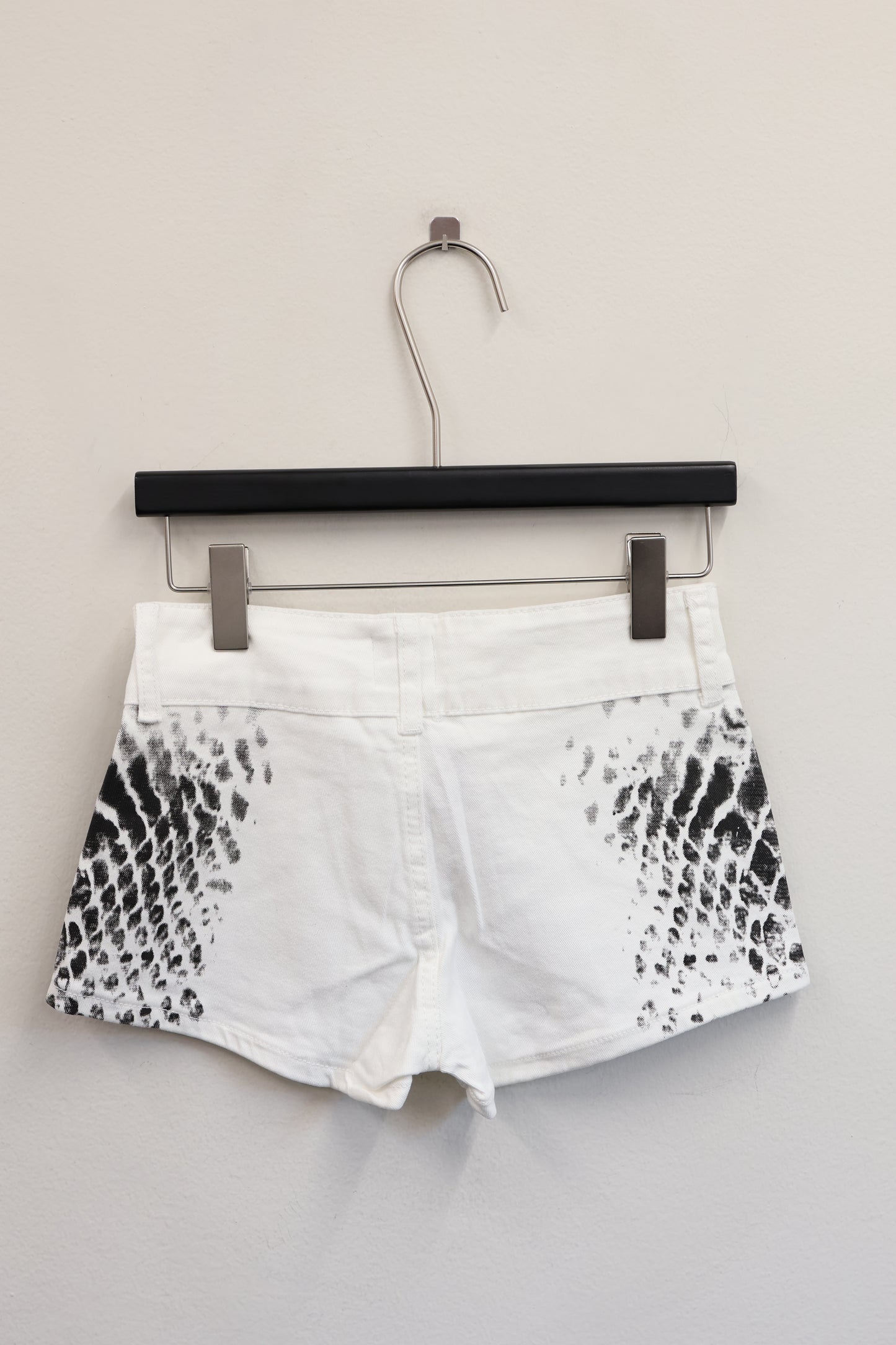 25-871 Snake  Shorts A352