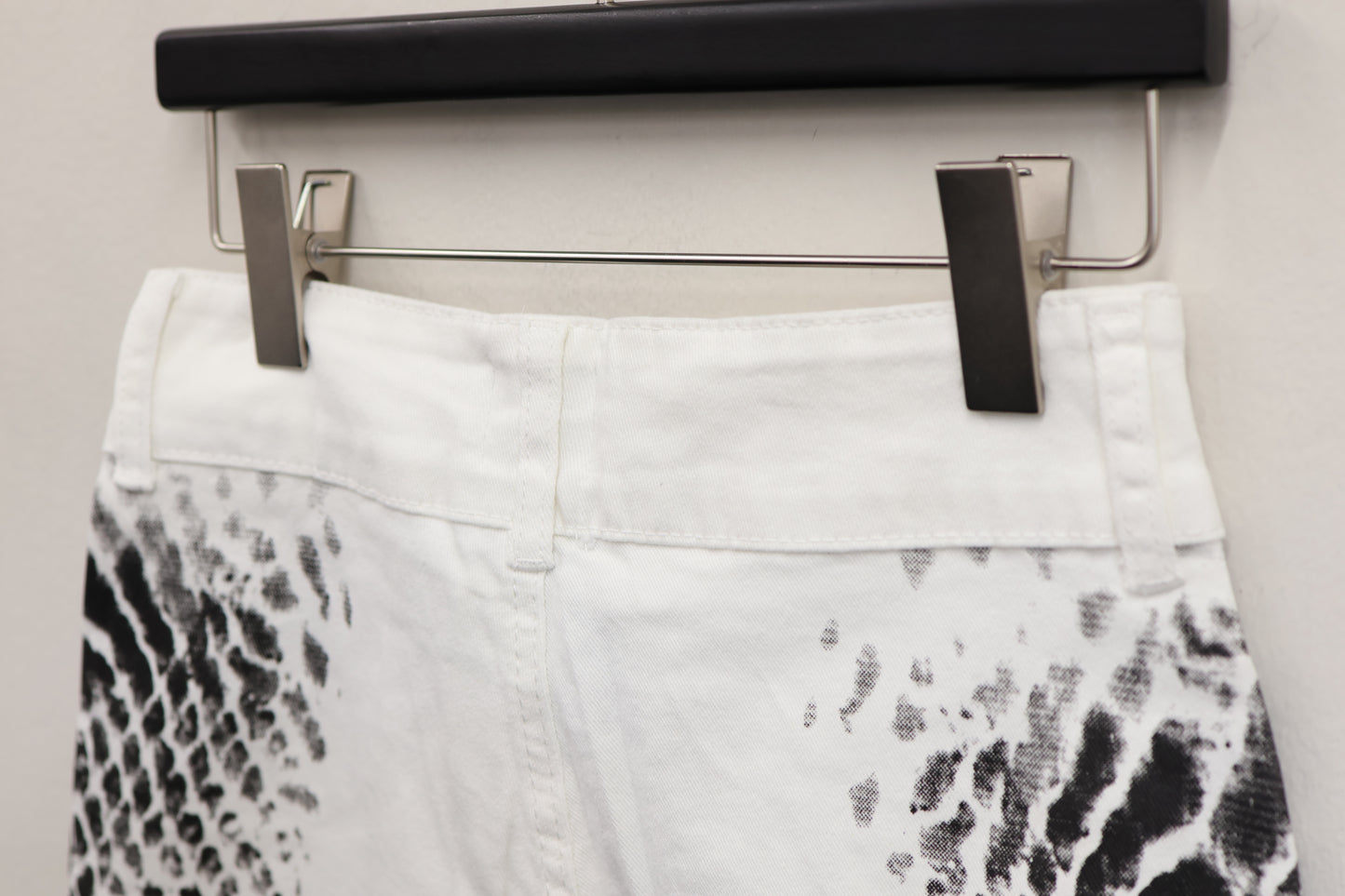 25-871 Snake  Shorts A352